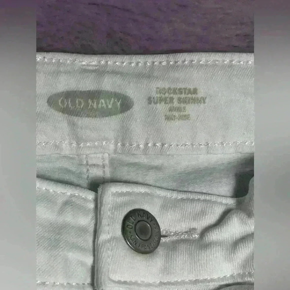 Old Navy 12 White Distressed Jeans - Picture 7 of 8